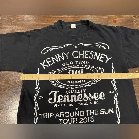 Kenny Chesney “Rip around the Sun 2018’ Tour Concert Band T-Shirt - Picture 5 of 6